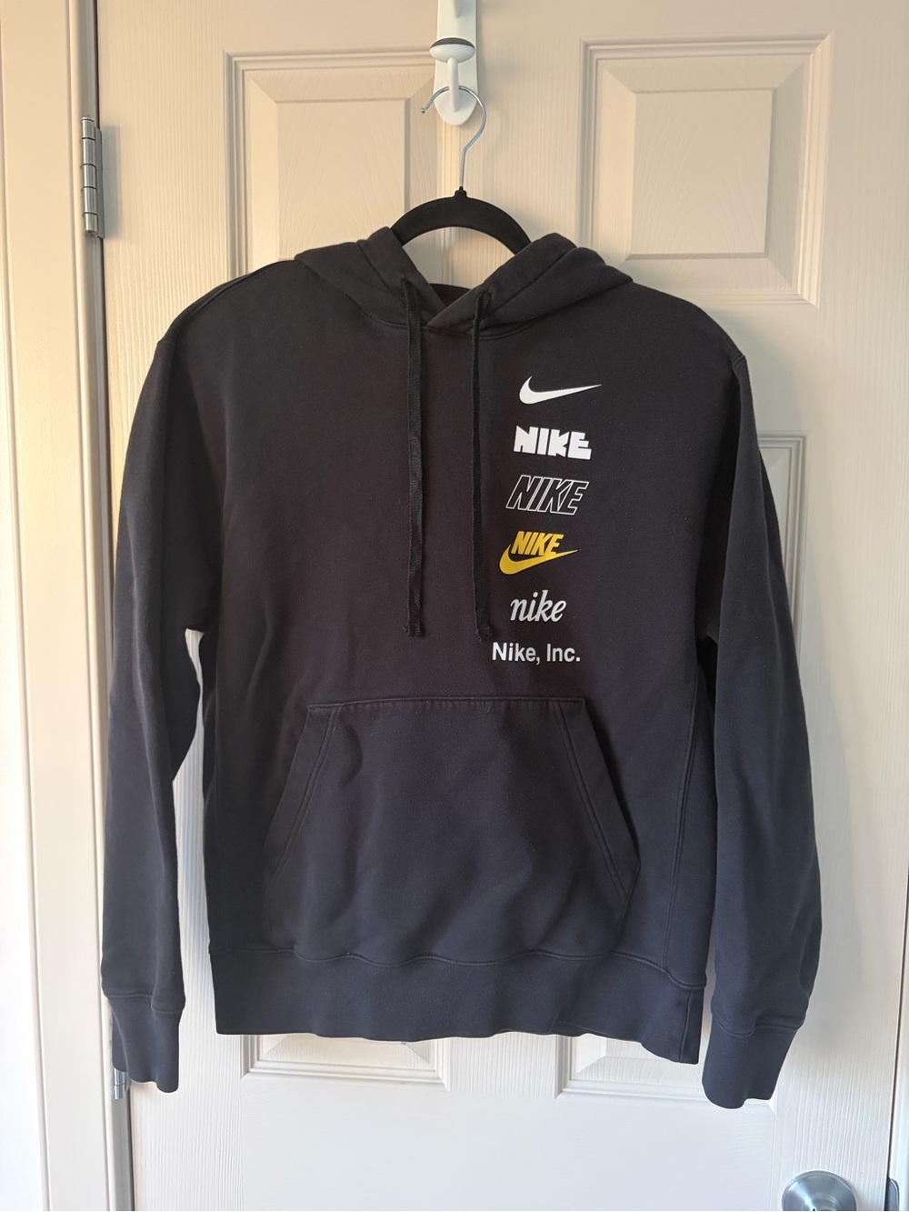 🍁 NIKE - Small Black Hoodie